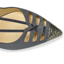 Flats-Sarah Flint Trish